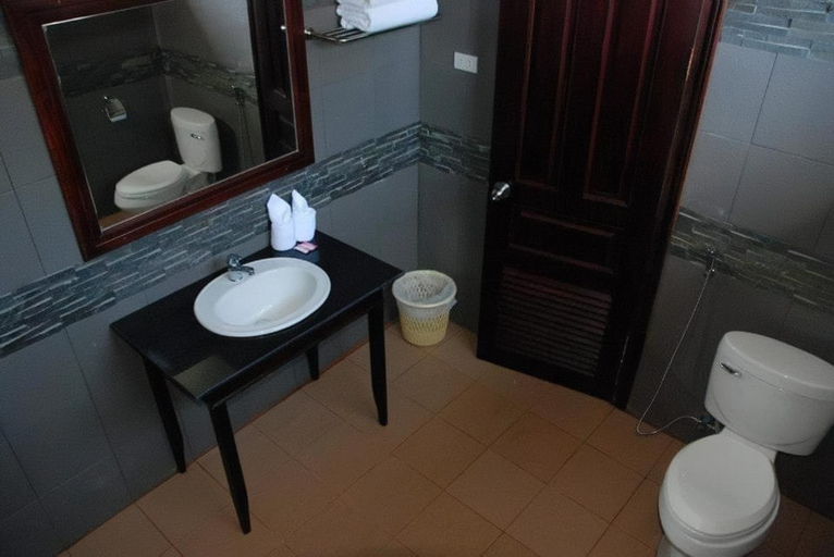 Bathroom 3, Dondet Hotel, Khong