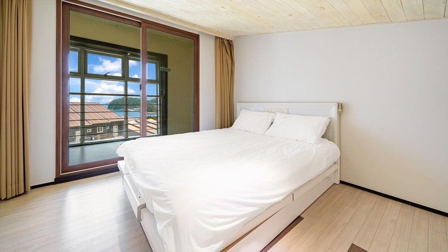 Bedroom 3, Geojedo Pilos Ocean View Pension, Geoje