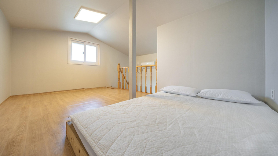 Bedroom 3, Boryeong Thirasel Pension, Boryeong