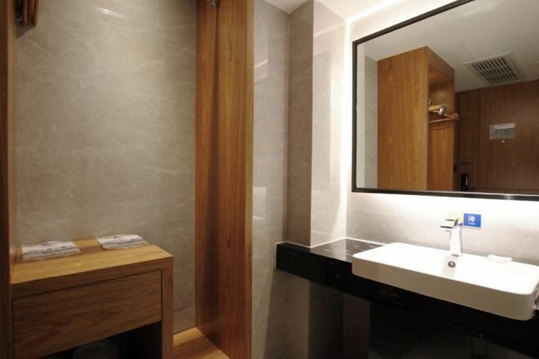 Bathroom 3, Unitour Hotel (Yulin Government & Wanda Plaza Branch), Yulin