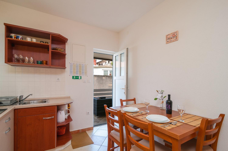 Others 2, Apartments Molo Mare, Hvar