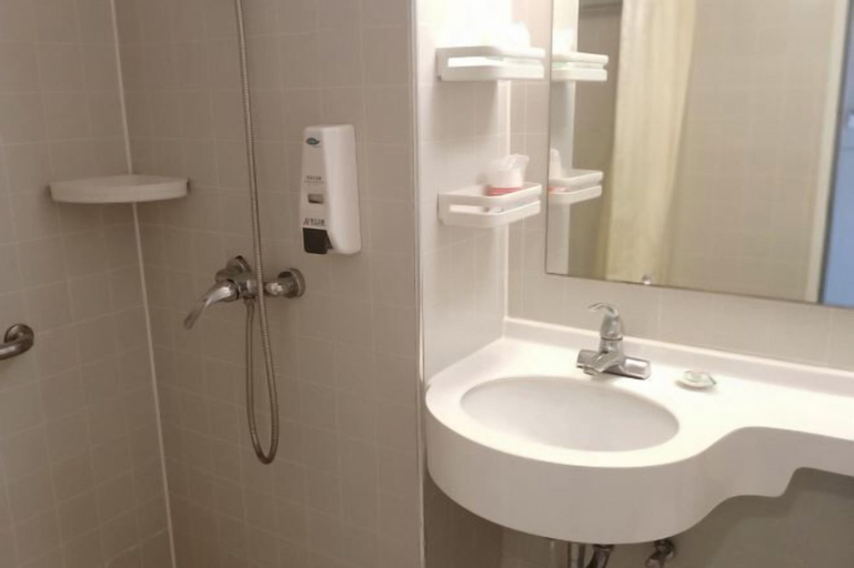 Bathroom 4