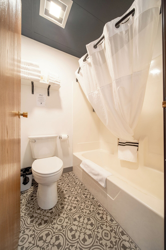 Bathroom 4, Hansen Inn and Cabins, Pennington