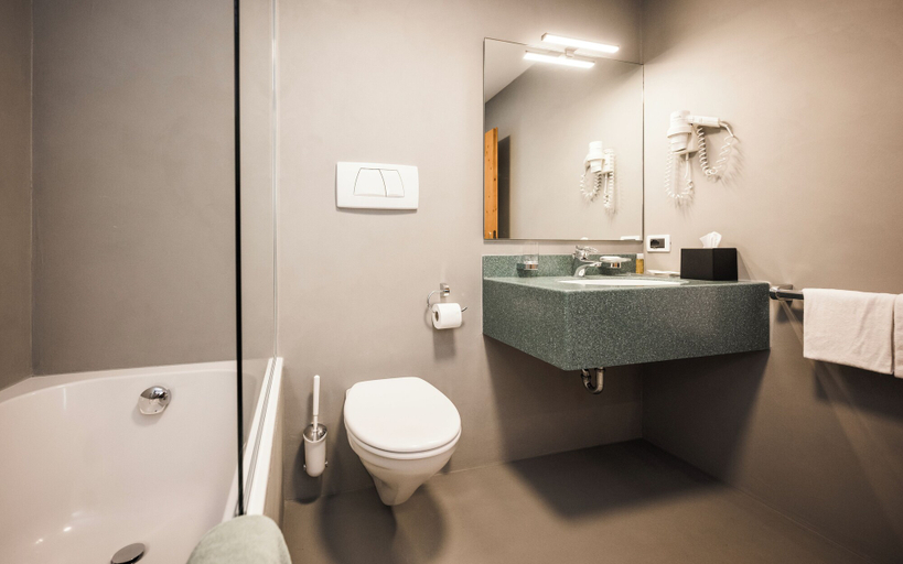 Bathroom 4, Hotel Ladinia, Bolzano