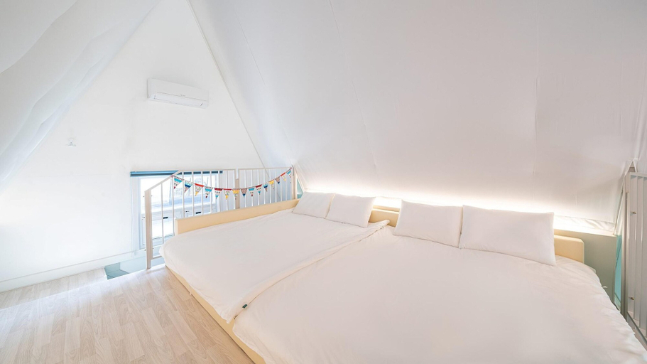 Bedroom 4, Gapyeong Iseom Poolvilla Pension, Gapyeong