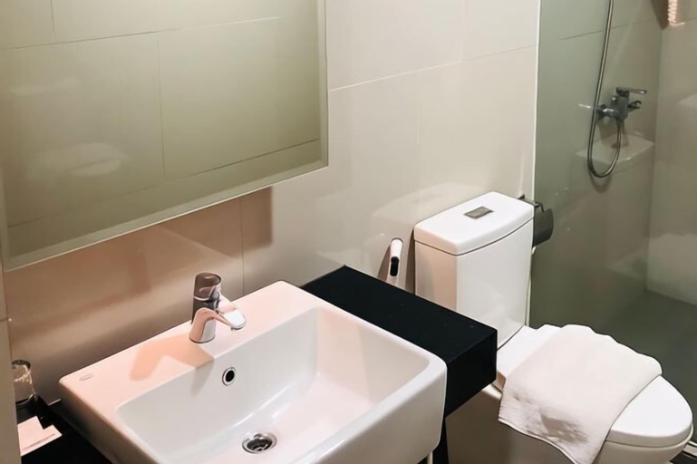 Bathroom 30