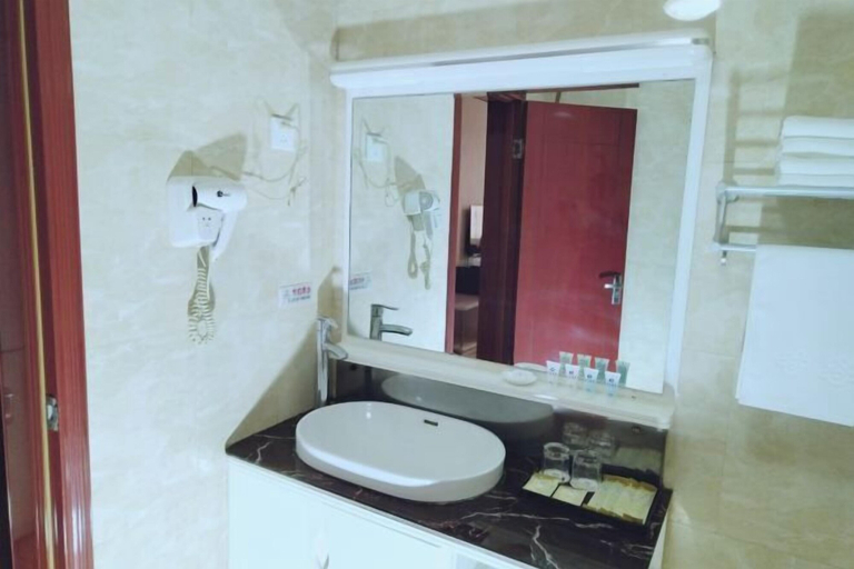 Bathroom 4, Gangu Hotel, Tianshui