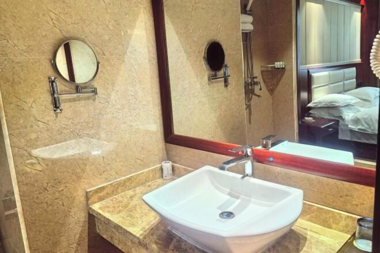 Bathroom 4, Guang'anxin Hotel, Hami
