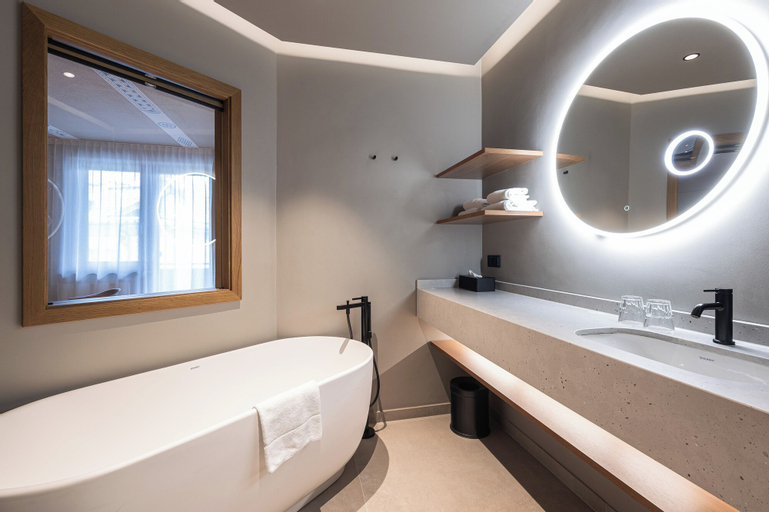 Bathroom 4
