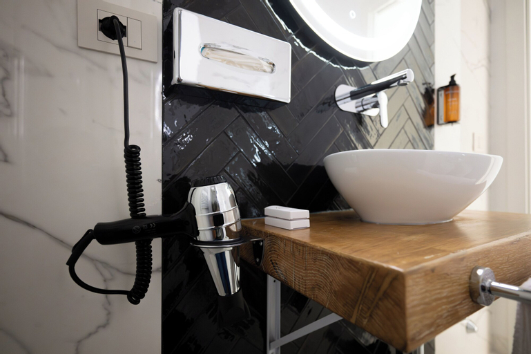 Bathroom 4