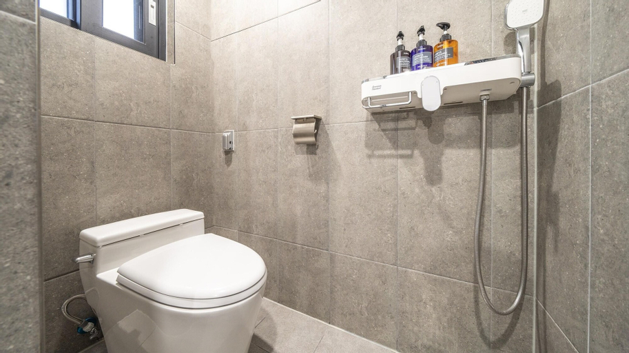 Bathroom 12