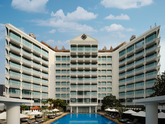 Exterior & Views 24