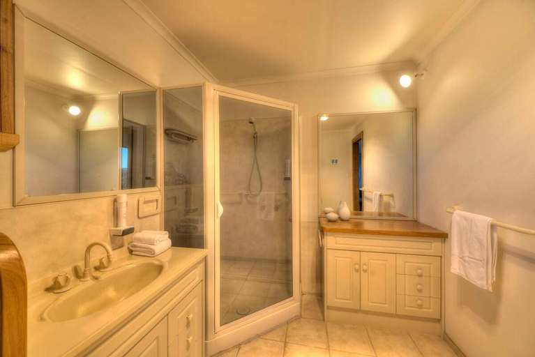 Bathroom 3, Zenith House, Glamorgan-Spring Bay