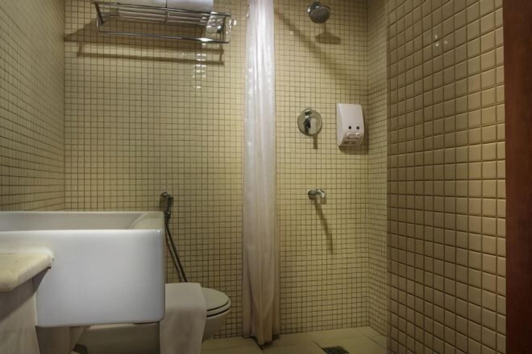 Bathroom 7