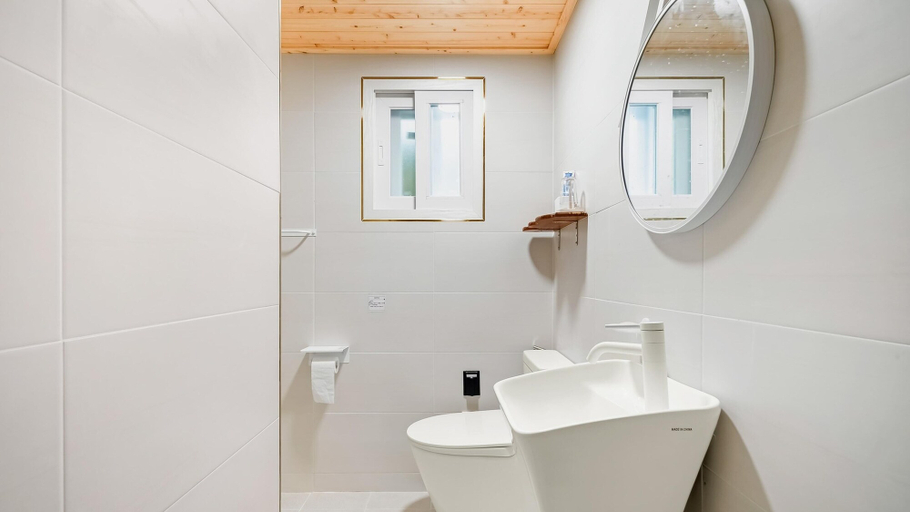 Bathroom 3, Jeju Dalbaekstay, Jeju