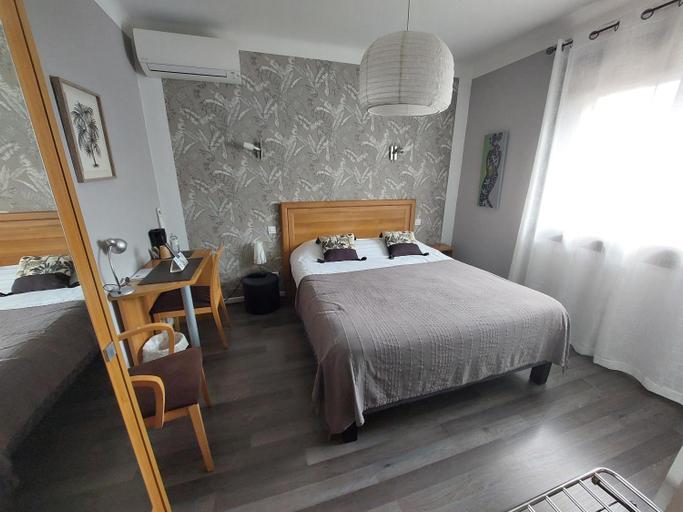 Bedroom 2, Chez Terrassier - Logis Hotels - Hotel et Restaurant, Tarn-et-Garonne