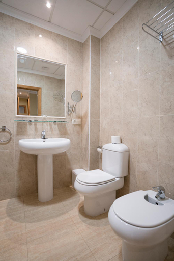 Bathroom 5, Apartamentos Atlantico Resort, Pontevedra