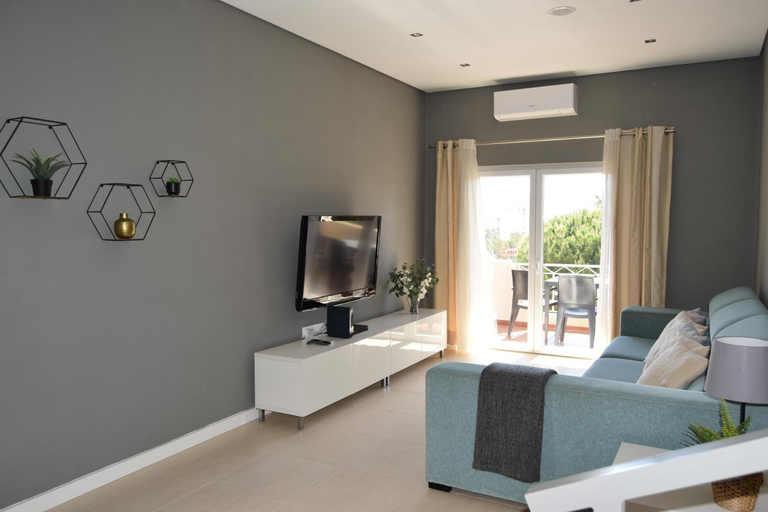 Shared lounge/TV area 4, Family House, Lagos