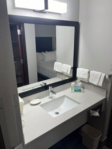 Bathroom 4, Lea County Inn, Lea