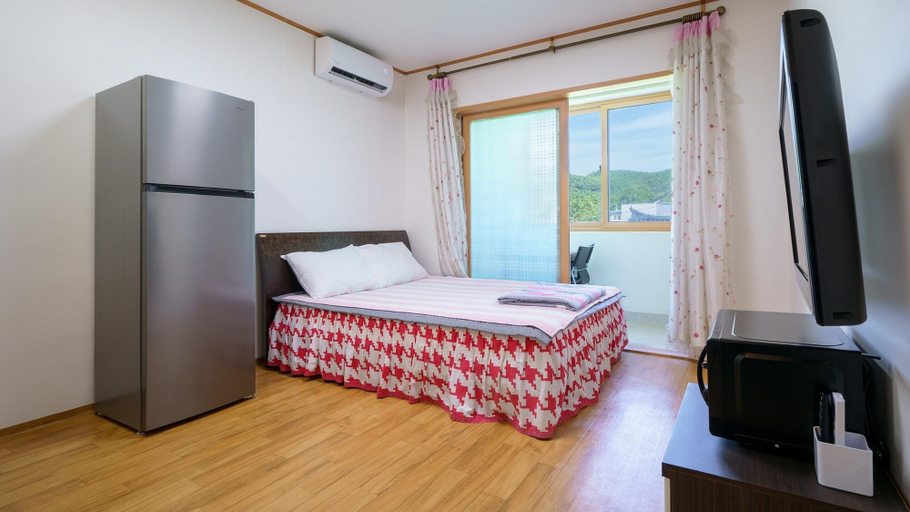 Bedroom 3, Samcheok Donghae Pension, Samcheok
