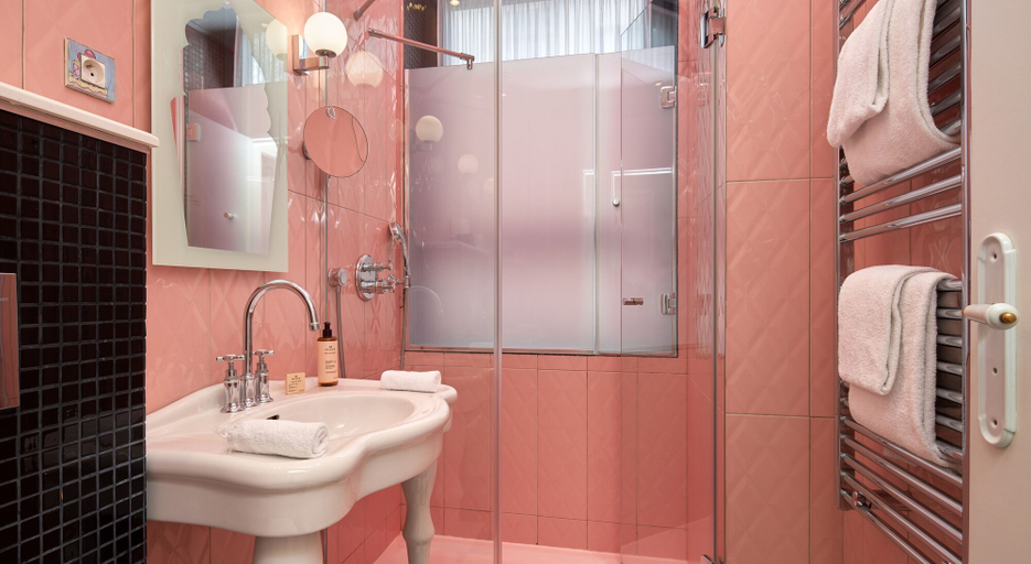 Bathroom 4, Vice Versa, Paris
