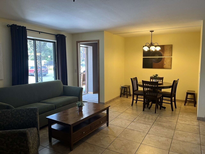 Others 5, Amber's Inn & Suites, Columbia