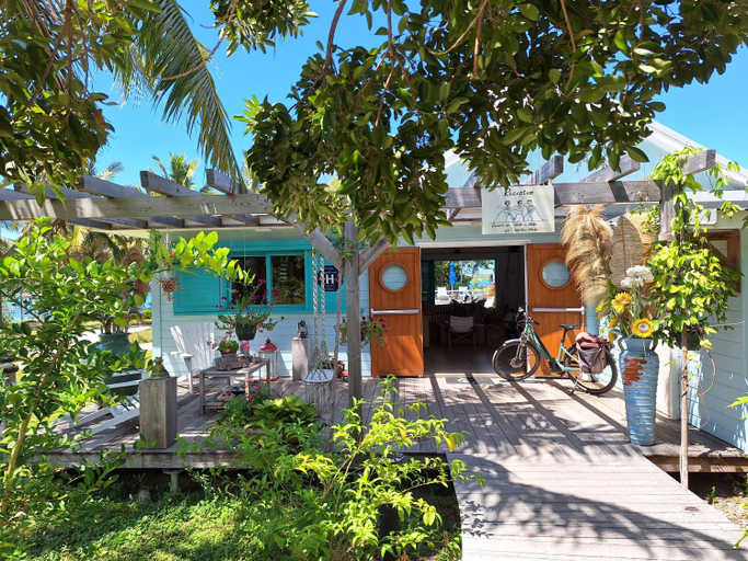 Others 2, Beach House Lodge, Poum