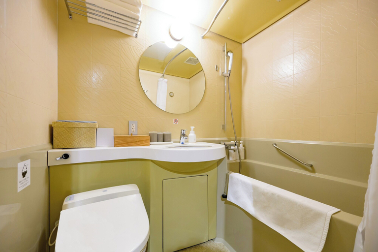Bathroom 4, Toba Hotel International, Toba