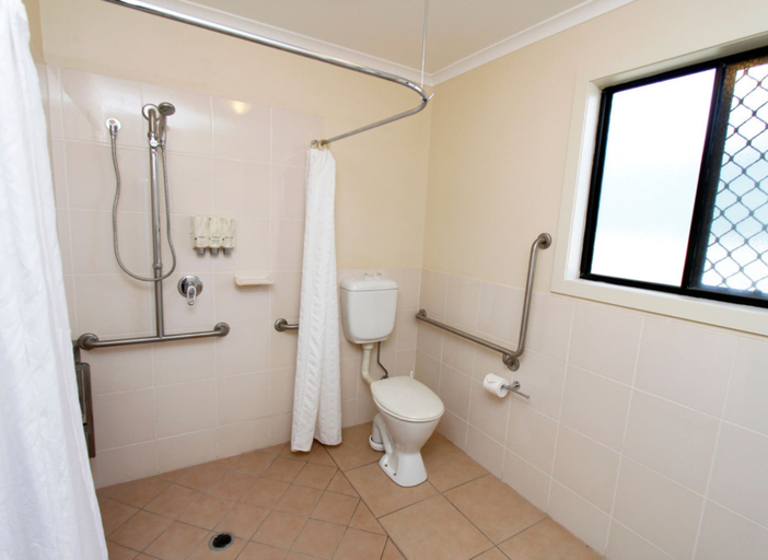 Bathroom 4, The Palms Motel, Chinchilla