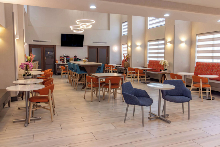 Food & Drinks 5, Hampton Inn & Suites Denton, Denton
