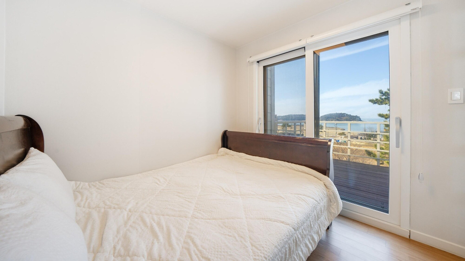 Bedroom 2, Boryeong Thirasel Pension, Boryeong