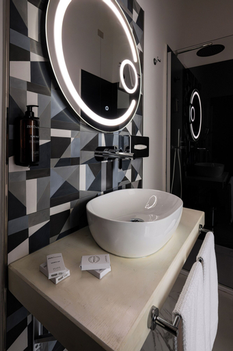Bathroom 10