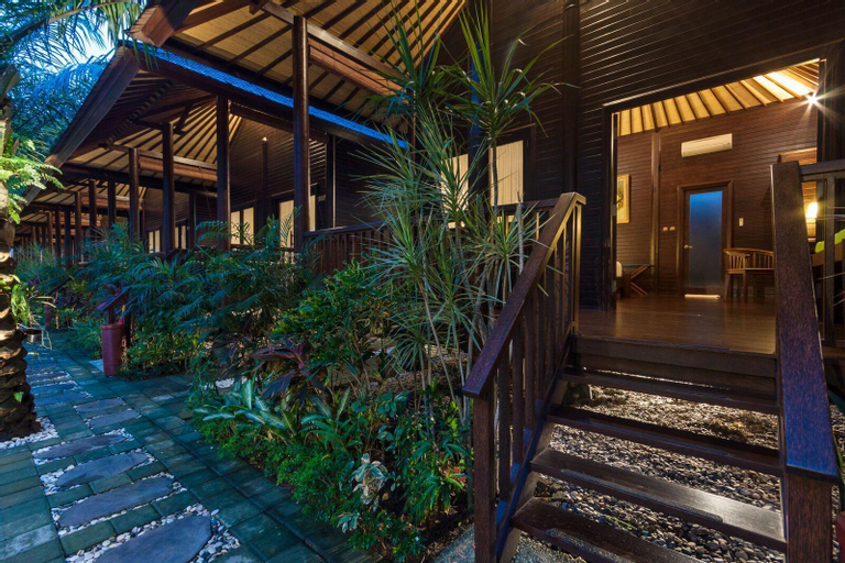 Exterior 4