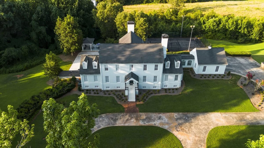 Exterior & Views 1, Private Resort - Lake Lanier Paradise, Hall
