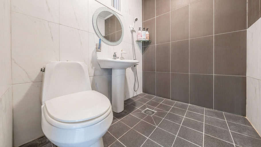 Bathroom 4, Gapyeong Namueuikkum Pension, Gapyeong