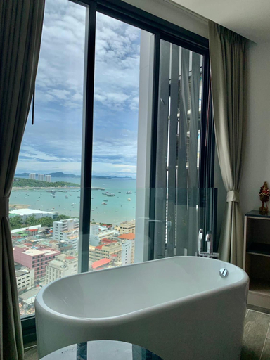 Bathroom 4, The Edge Central Pattaya by WCC, Pattaya