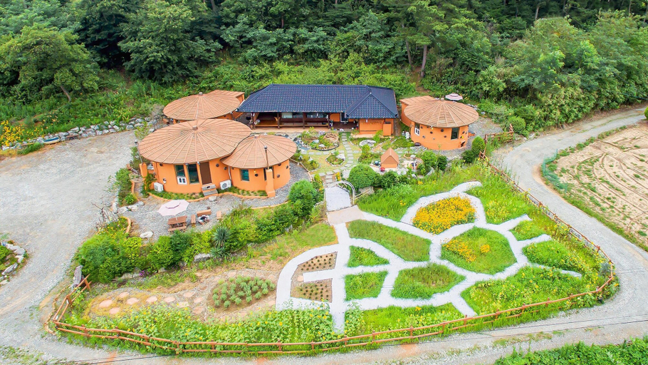 Others 5, Taean Todamgil Pension, Taean