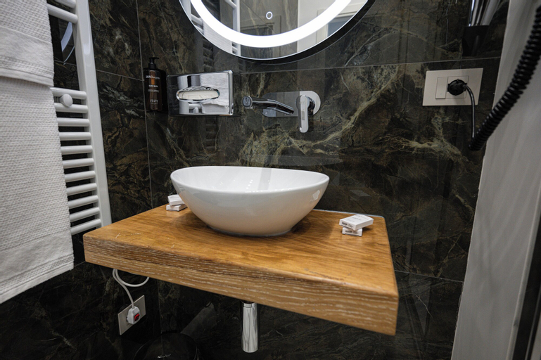 Bathroom 7