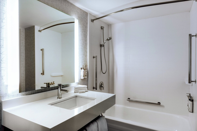 Bathroom 4, Holiday Inn Express VANCOUVER AIRPORT - RICHMOND, Greater Vancouver