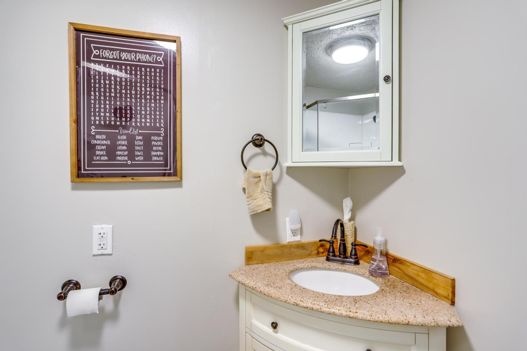 Bedroom 3, Vickery Cottage on Sandusky Bay with Fire Pit!, Erie