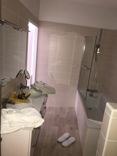 Bathroom 4, Cottage du chateau for 4 people 90 M- 2 bedrooms 2 bathrooms pool, Indre-et-Loire