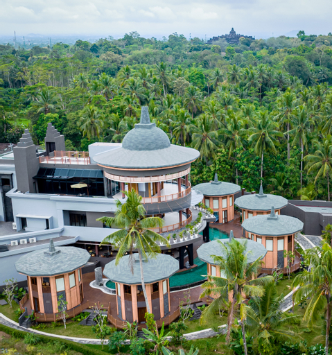 Exterior & Views 11