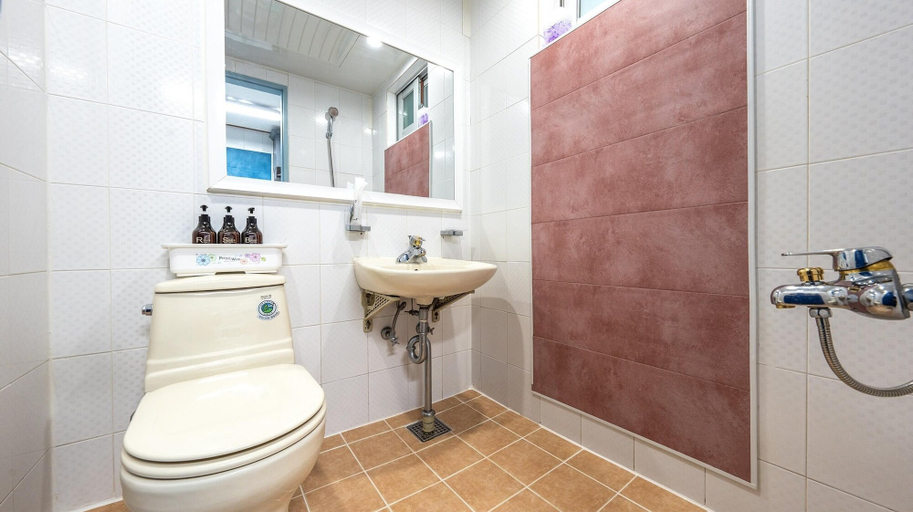 Bathroom, Taean Yeonpo 2020 Pension, Taean