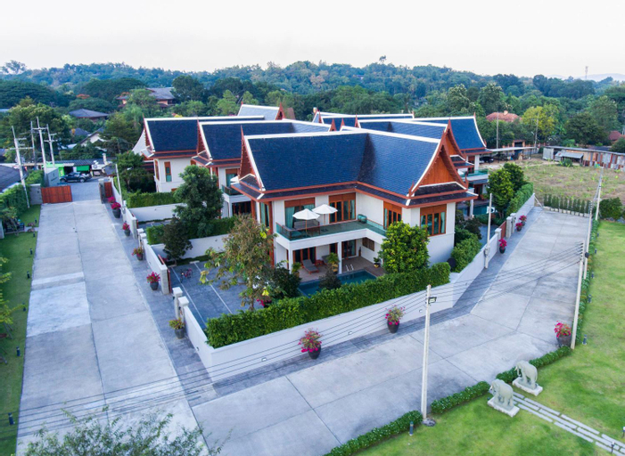 Exterior & Views 28
