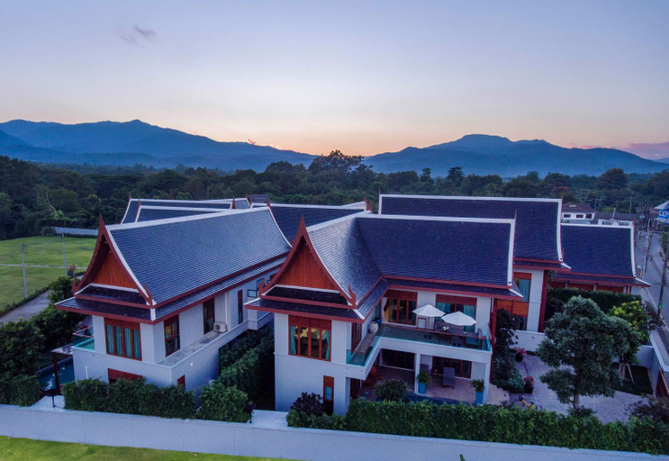 Exterior & Views 27