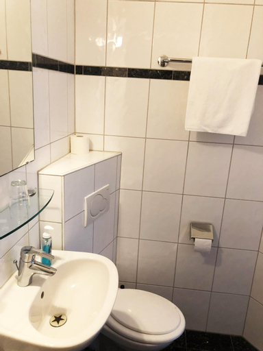 Bathroom 9