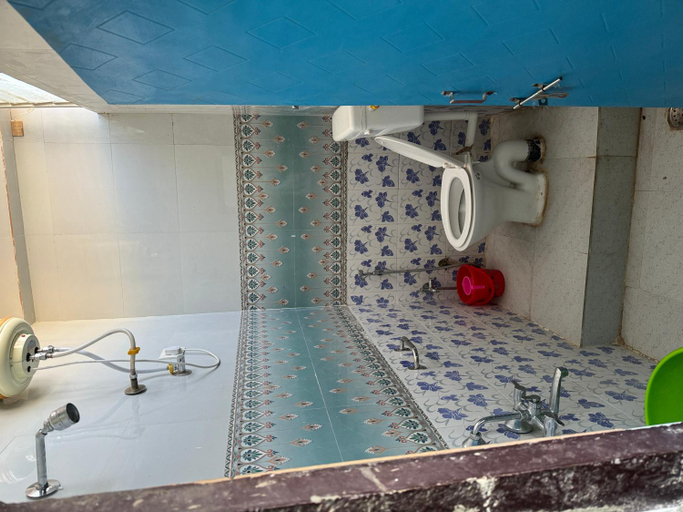 Bathroom 3, Daulatabad Guest House, Aurangabad