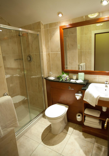Bathroom, Westenra Arms Hotel