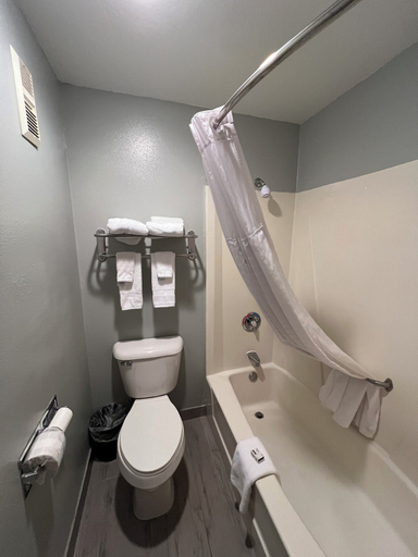Bathroom 4, AmericInn by Wyndham Glendale/Milwaukee, Milwaukee
