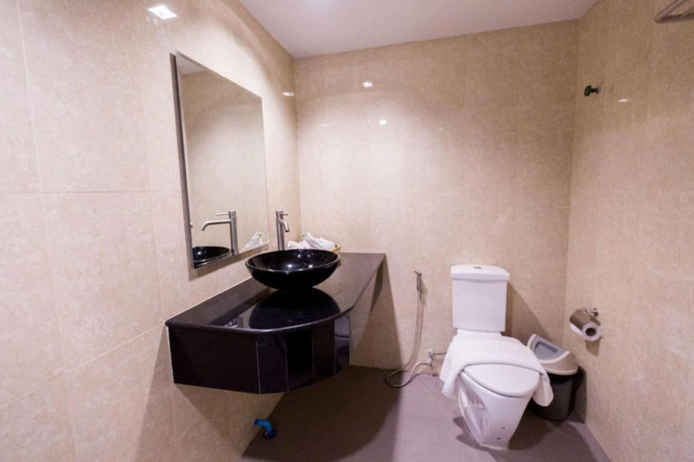 Bathroom 3, Royal Asia Hotel Pratunam , Ratchathewi
